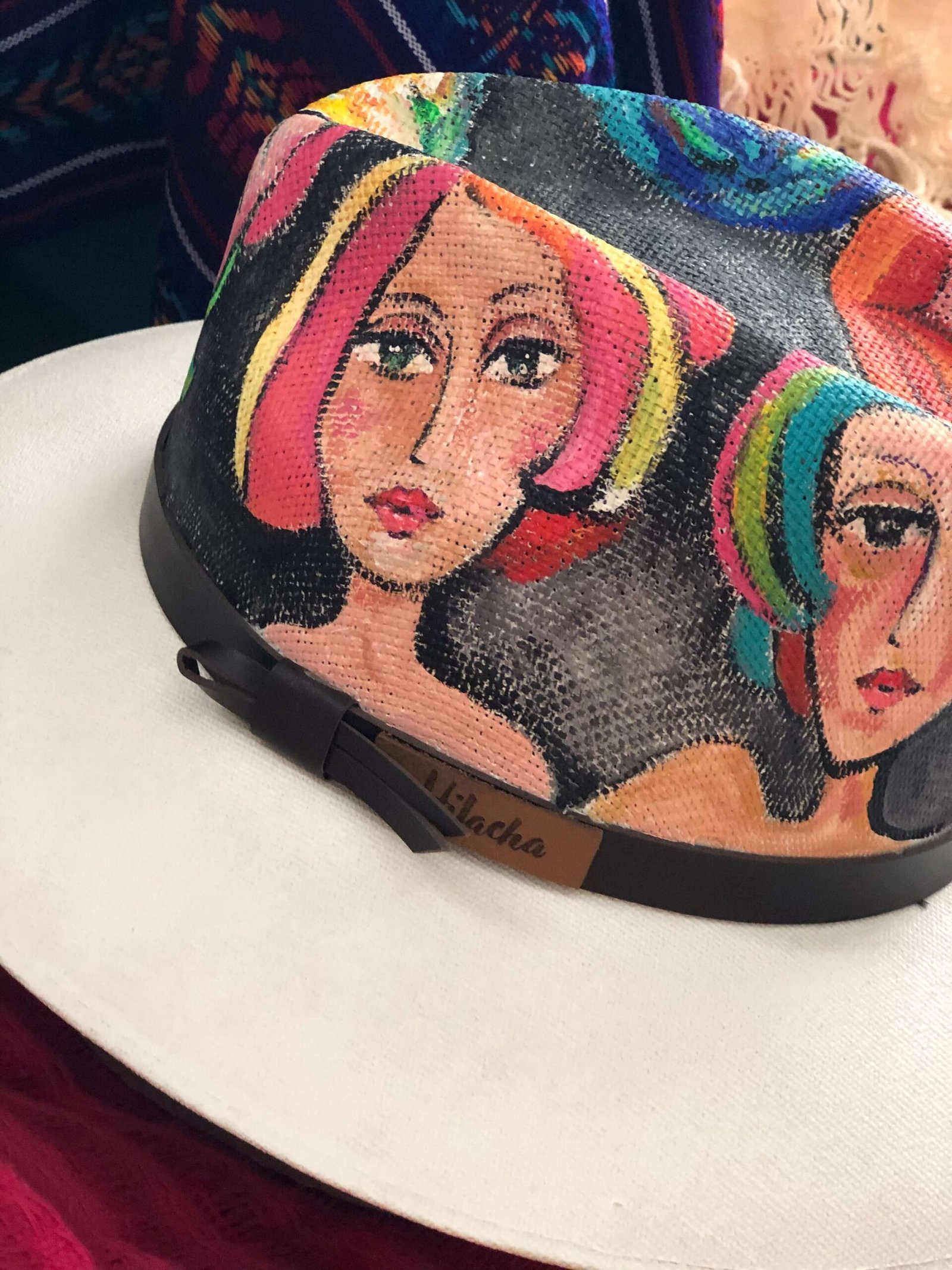 Sombreros pintados a mano
